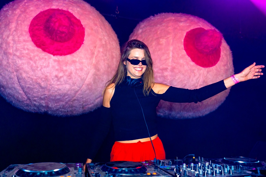 Laura Govaerts DJ set 1